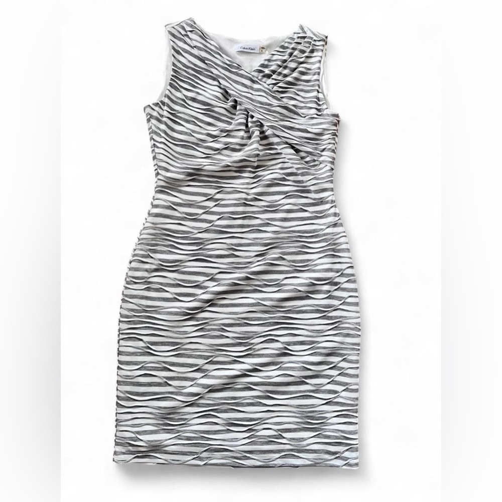 Calvin Klein Gray Wave-Print Sleeveless Midi Sheath Dress